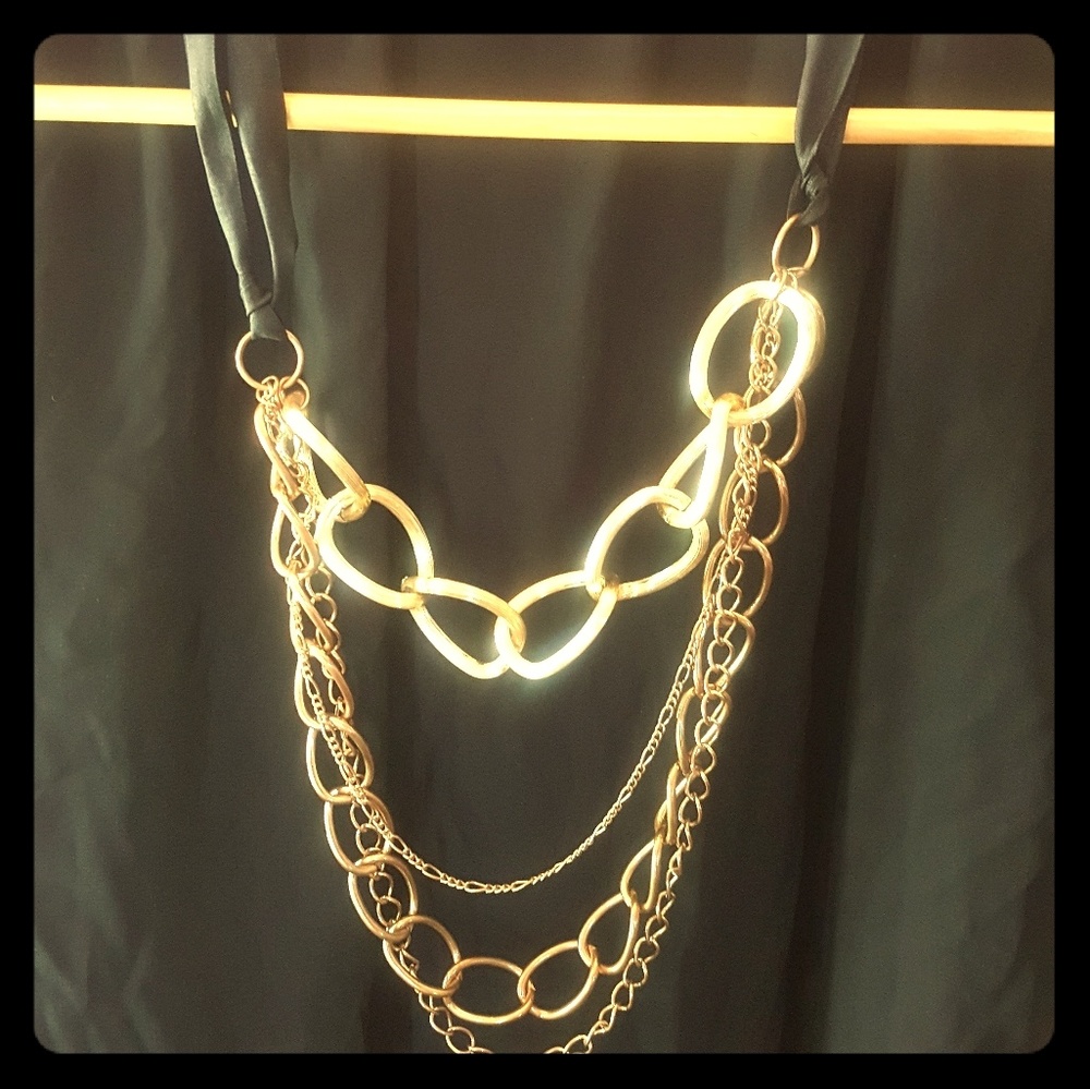 Gold chain necklace w/silk tie